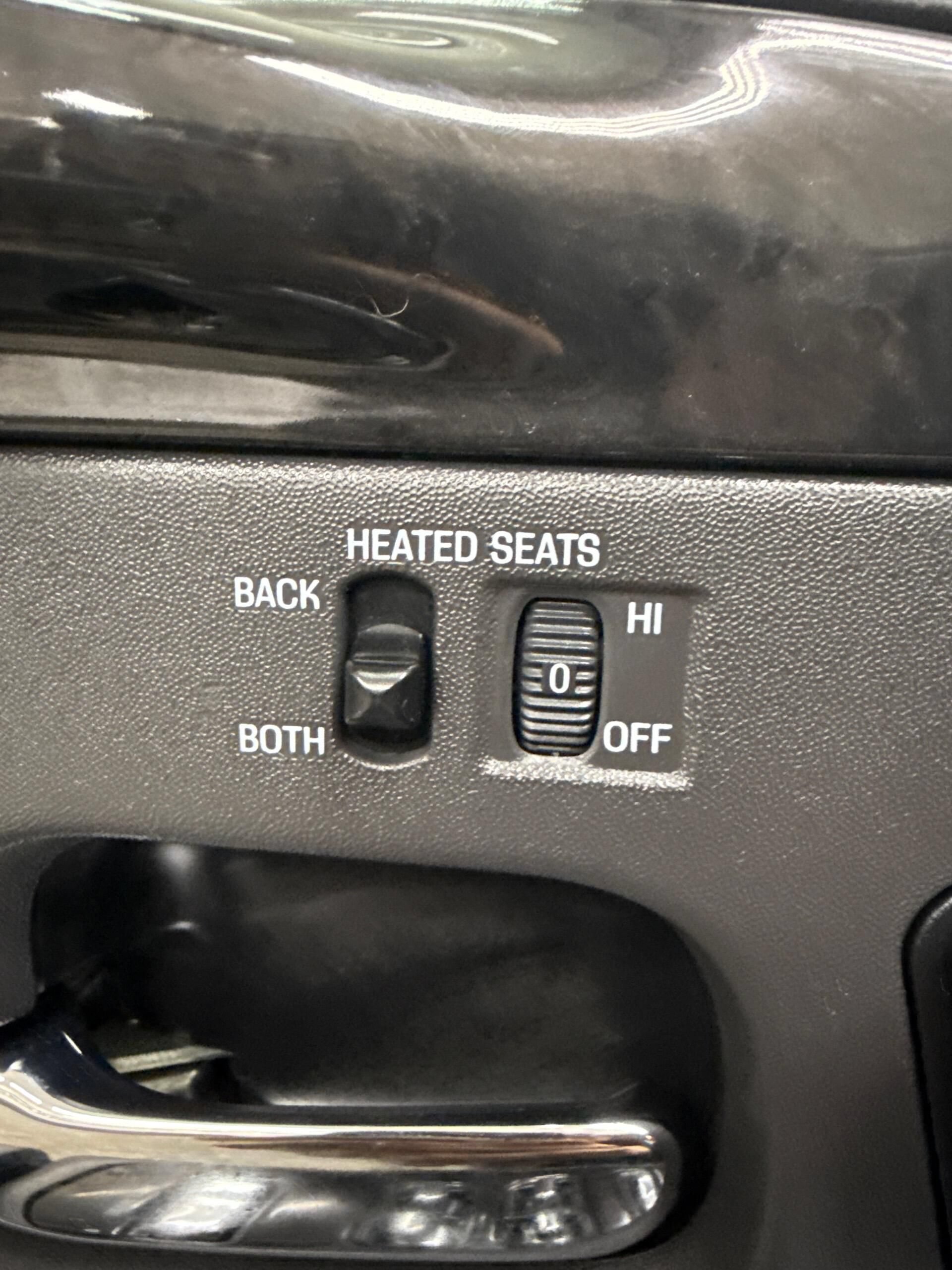 Used 2000 Lincoln Town Car Signature RWD image 15