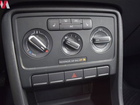 Used 2013 Volkswagen Beetle TDI image 21