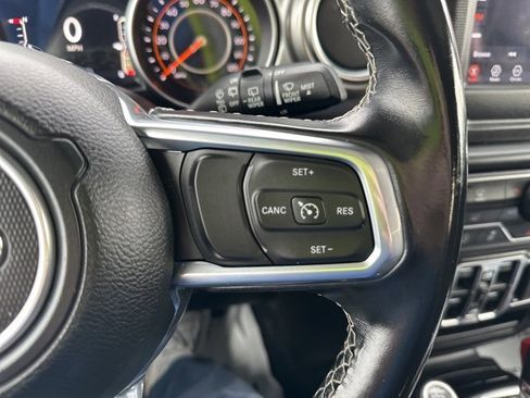 Used 2020 Jeep Wrangler Unlimited Sahara image 21