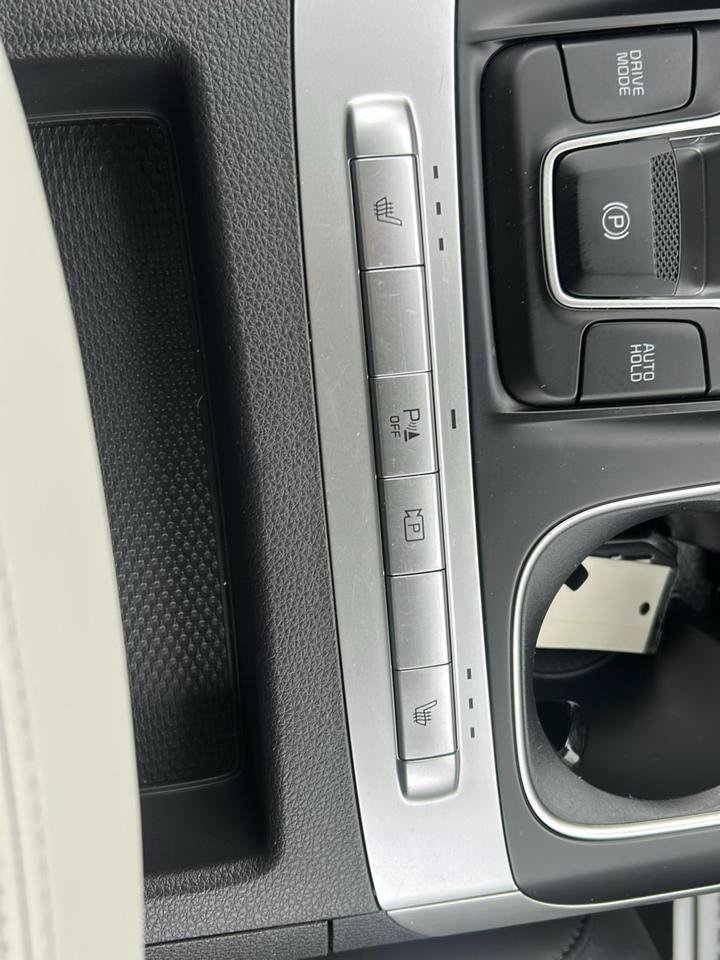 Used 2024 Kia Carnival LX FWD image 22