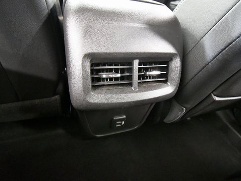 Used 2024 GMC Terrain SLT image 16