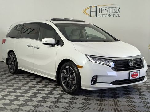 Used 2023 Honda Odyssey Elite image 2