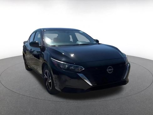 Used 2025 Nissan Sentra SV FWD image 2