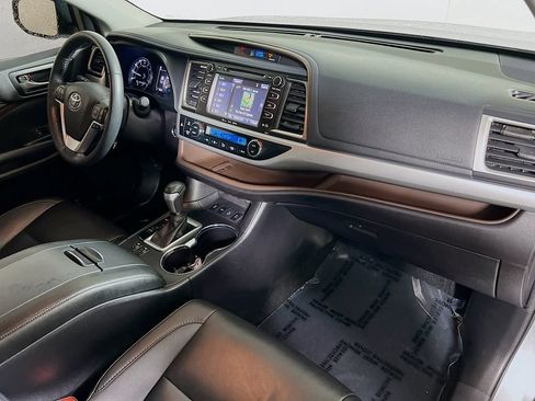 Certified 2019 Toyota Highlander XLE AWD/4WD image 26