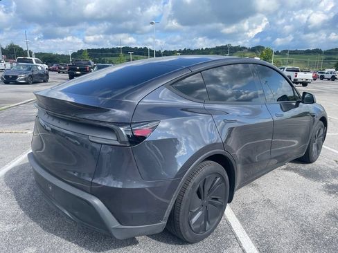 Used 2026 Tesla Model Y 2WD image 5
