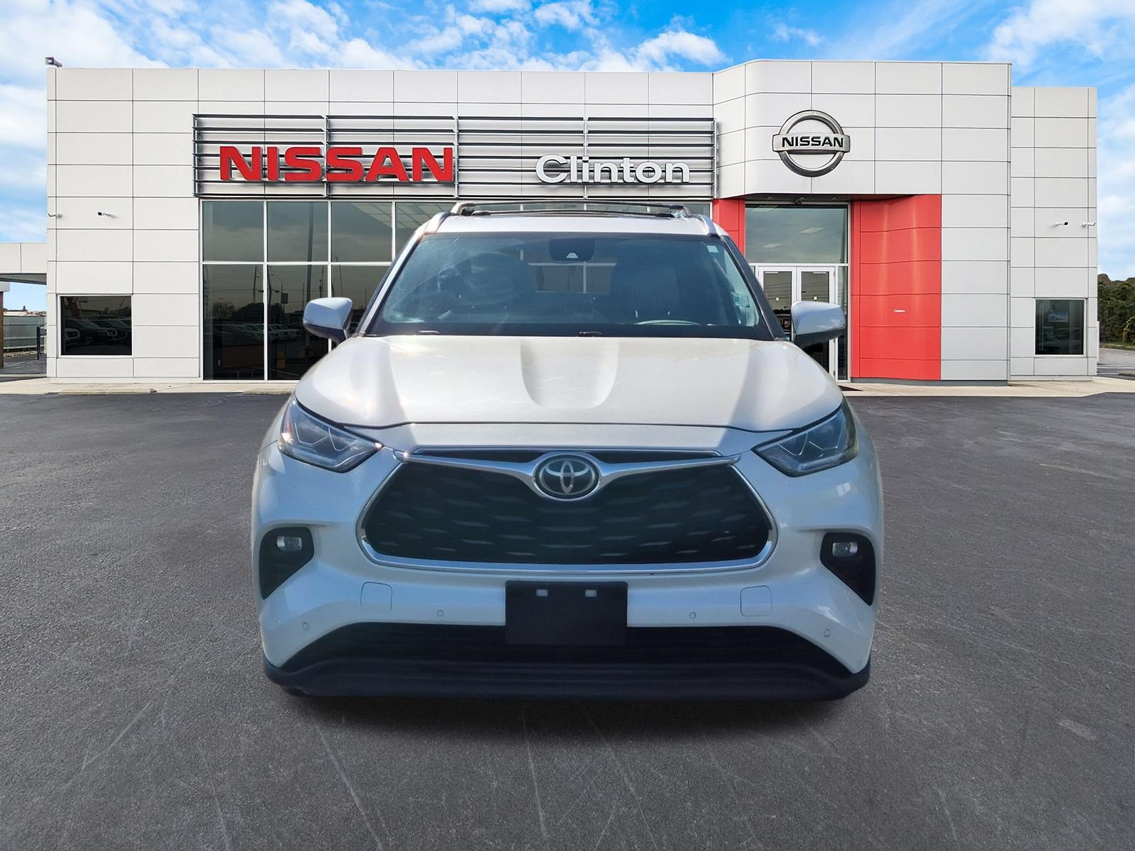 Used 2021 Toyota Highlander Limited FWD image 8