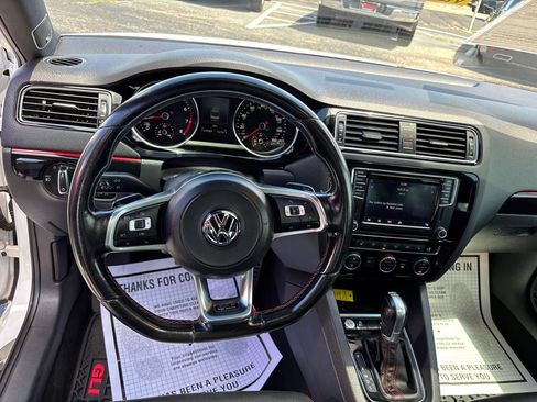 Used 2017 Volkswagen Jetta GLI FWD image 20