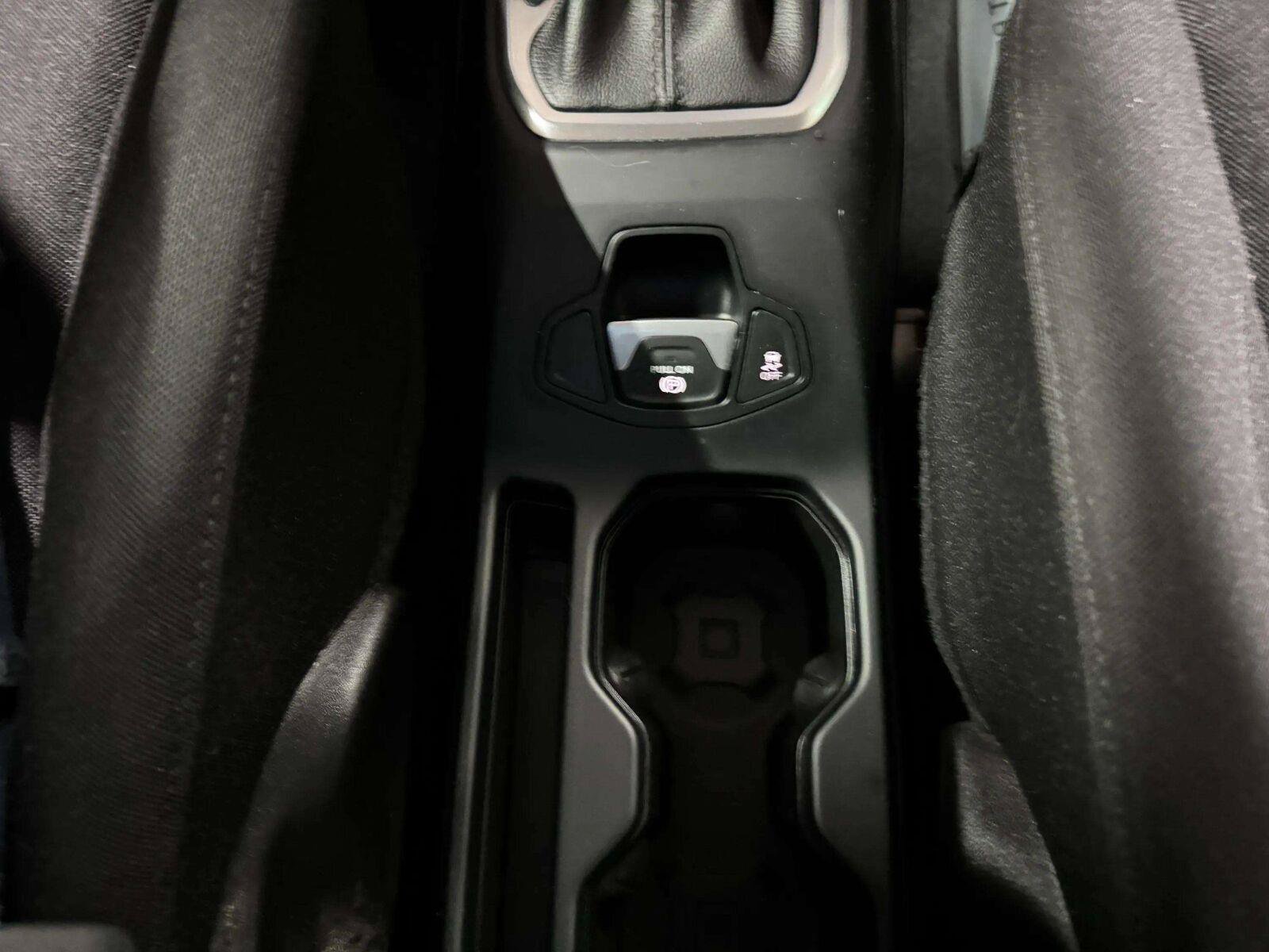 Used 2020 Jeep Renegade Latitude AWD/4WD image 31