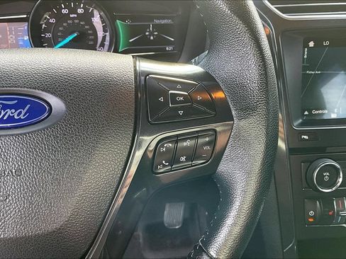 Used 2018 Ford Explorer XLT w/ Equipment Group 202A AWD/4WD image 18