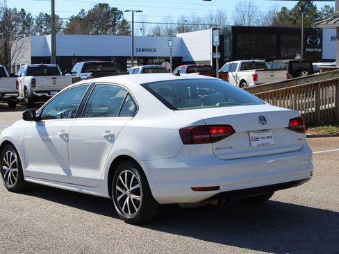 Used 2017 Volkswagen Jetta SE image 5