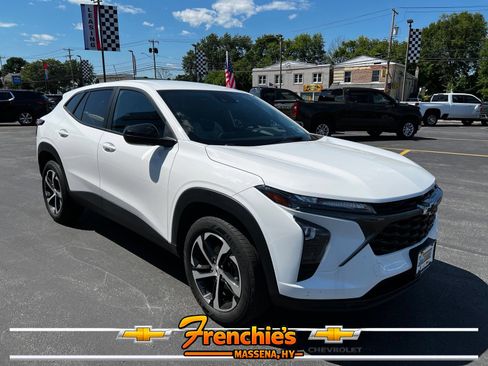 Used 2024 Chevrolet Trax RS FWD image 3