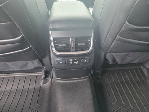 Used 2025 Subaru Outback Limited AWD/4WD image 12