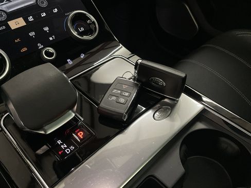 Used 2022 Land Rover Range Rover Velar R-Dynamic S image 23