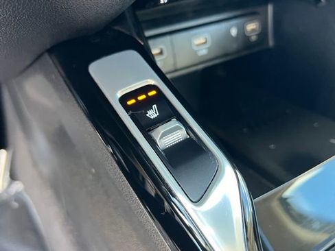 Certified 2022 Kia Sorento SX image 23