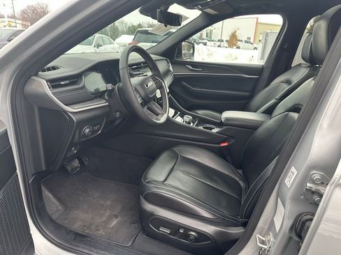 Used 2024 Jeep Grand Cherokee L Limited w/ Luxury Tech Group II image 12