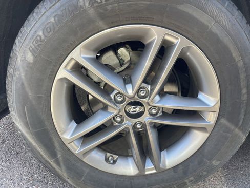 Used 2017 Hyundai Santa Fe Sport FWD image 4
