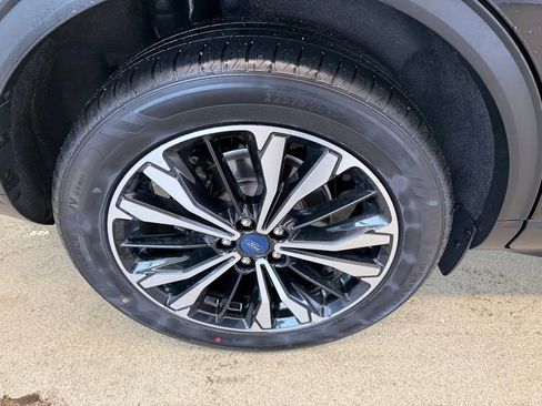 Used 2022 Ford Escape SE w/ SE Sport Appearance Package image 6