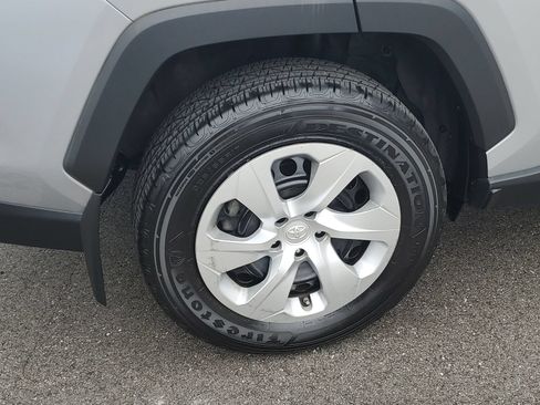 Certified 2023 Toyota RAV4 LE AWD/4WD image 5