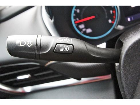 Used 2021 Chevrolet Traverse Premier w/ LPO, Blackout Package FWD image 19