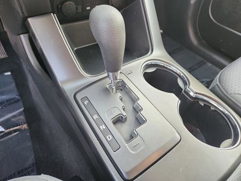 Used 2013 Kia Sorento LX w/ Convenience Pkg image 16