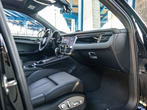 Certified 2026 Porsche Macan AWD/4WD image 55