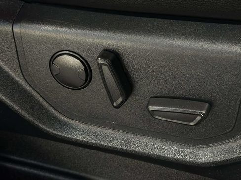 Used 2019 Ford F150 Lariat w/ Equipment Group 502A Luxury AWD/4WD image 10