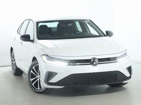 Used 2025 Volkswagen Jetta Sport image 2