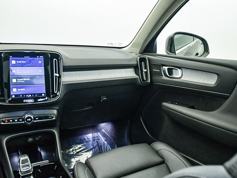 Certified 2025 Volvo XC40 B5 Ultra w/ Climate Package image 16