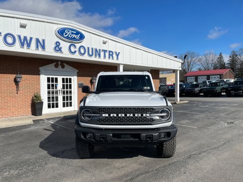Used 2025 Ford Bronco Badlands image 2