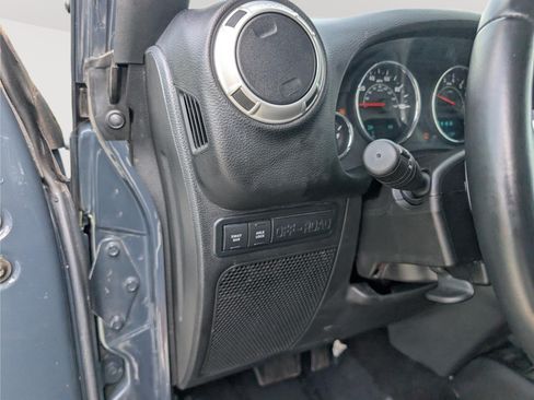 Used 2018 Jeep Wrangler Rubicon w/ Dual Top Group AWD/4WD image 14