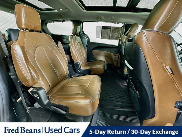 Used 2018 Chrysler Pacifica Limited w/ Tire & Wheel Group FWD image 37
