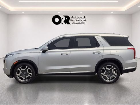Used 2024 Hyundai Palisade Limited FWD image 3