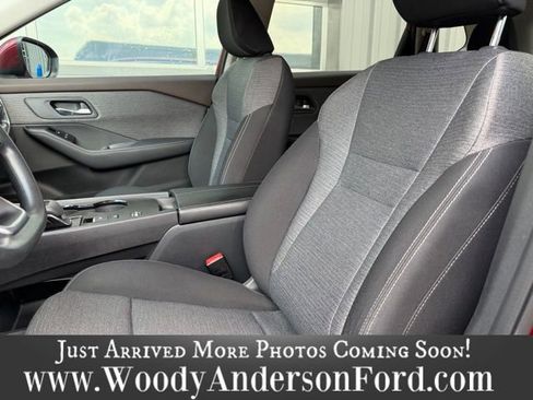 Used 2023 Nissan Rogue SV FWD image 8