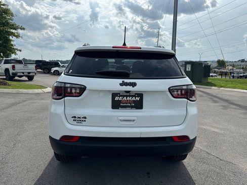 Used 2025 Jeep Compass Latitude w/ Convenience Group AWD/4WD image 6