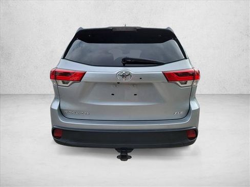 Used 2018 Toyota Highlander XLE FWD image 6