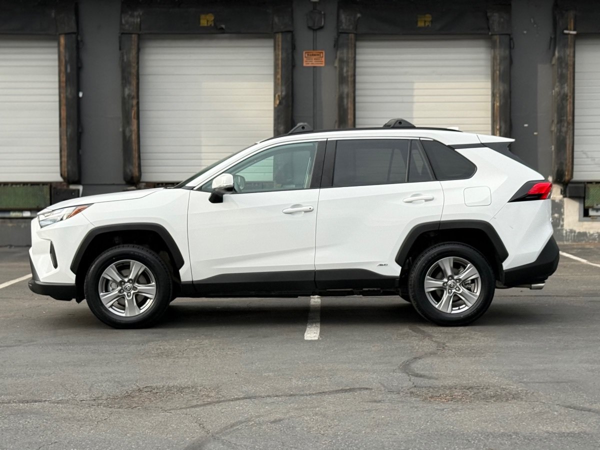 Used 2024 Toyota RAV4 XLE AWD/4WD image 7