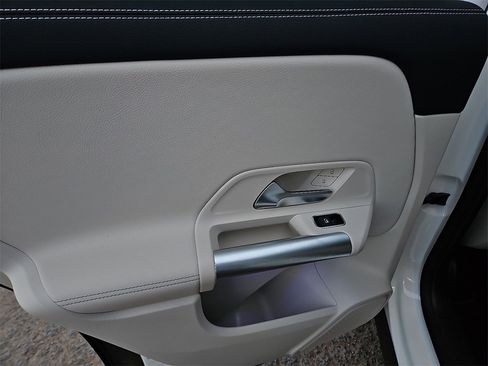 Used 2025 Mercedes-Benz GLA 250 image 17