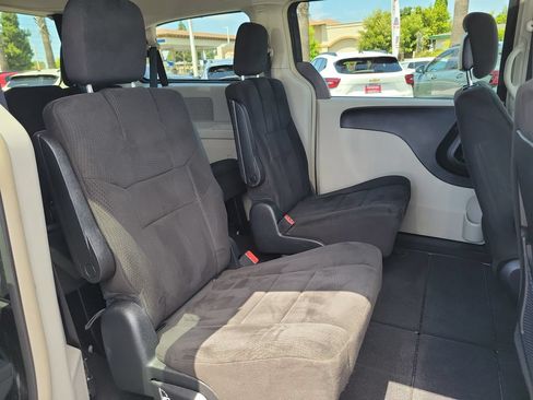 Used 2012 Chrysler Town & Country Touring FWD image 16