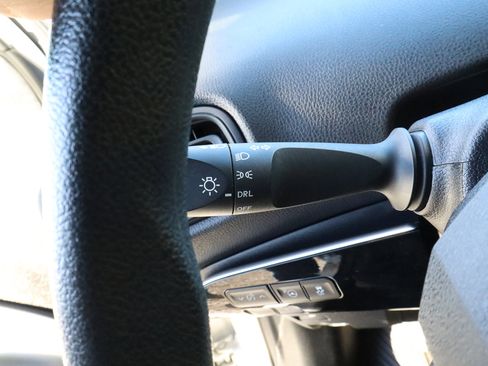 Used 2022 Toyota Prius LE image 16