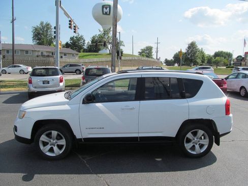 Used 2012 Jeep Compass Latitude w/ Sun/Sound Group AWD/4WD image 2