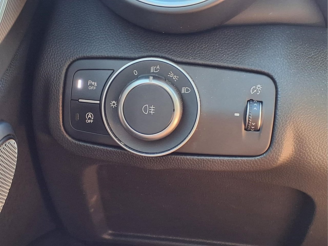 Used 2025 Alfa Romeo Giulia AWD w/ Driving Assist Package image 23