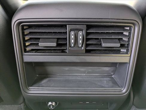 Used 2024 Porsche Cayenne AWD/4WD image 17