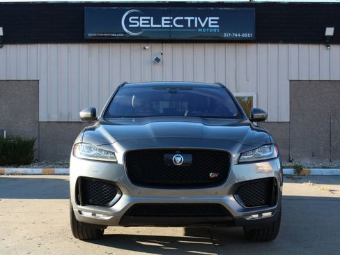 Used 2019 Jaguar F-PACE S image 2