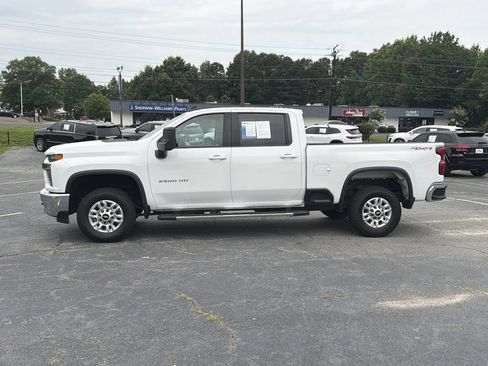 Used 2022 Chevrolet Silverado 2500 LT AWD/4WD image 4