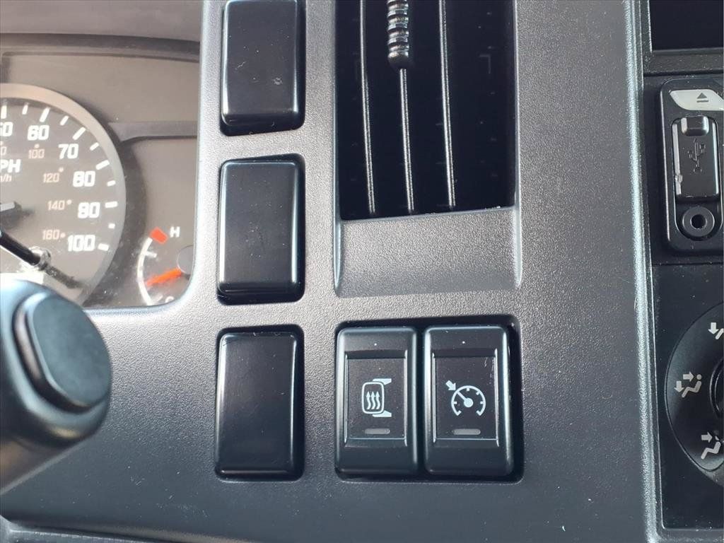 Used 2021 Isuzu NPR RWD image 17