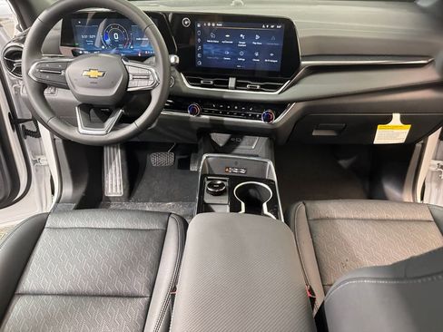 New 2026 Chevrolet Equinox LT w/ Convenience Package II AWD/4WD image 10