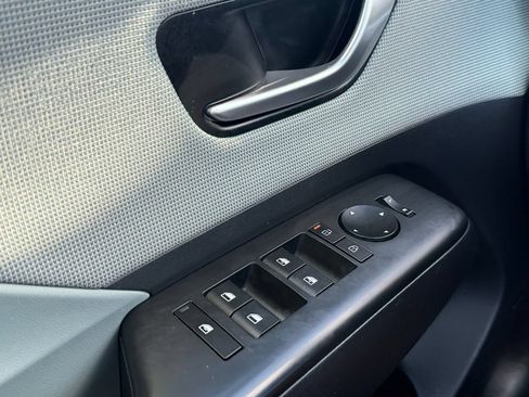 Certified 2024 Hyundai Kona Limited FWD image 22