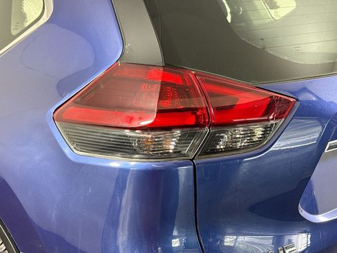 Used 2020 Nissan Rogue S FWD image 35