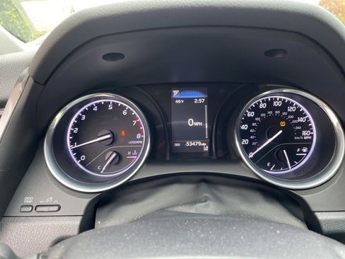 Certified 2019 Toyota Camry SE image 6