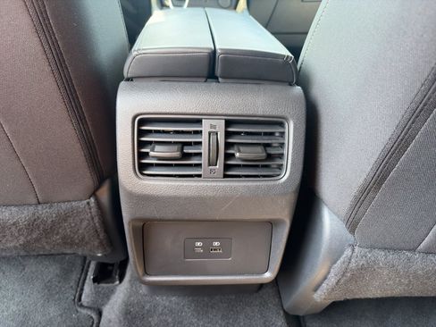 Used 2023 Nissan Rogue SV AWD/4WD image 16